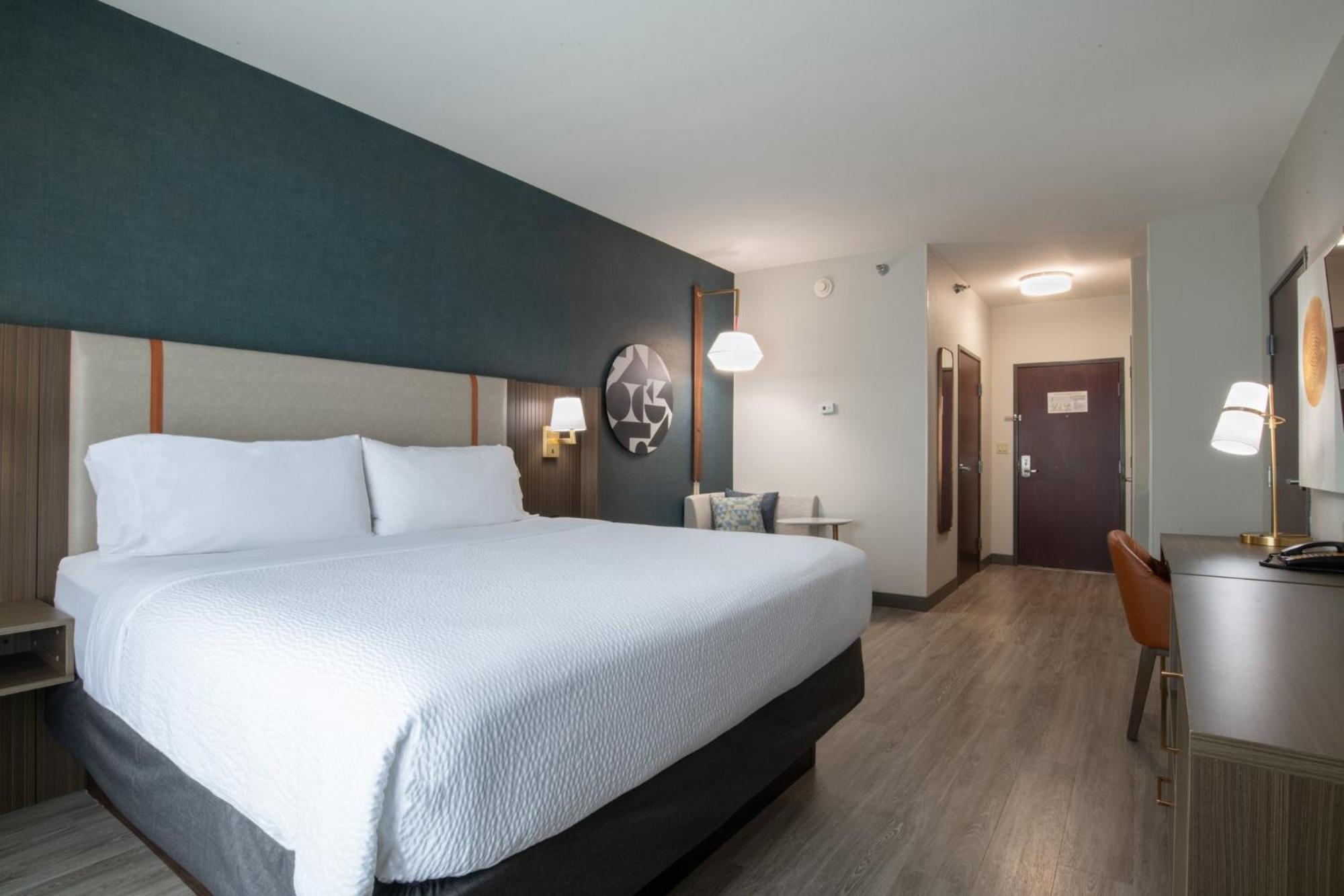 Airport By Ihg Hotel 3*